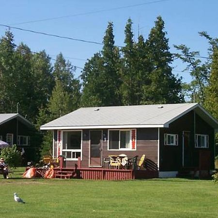 Wee Point Resort Manitowaning Room photo