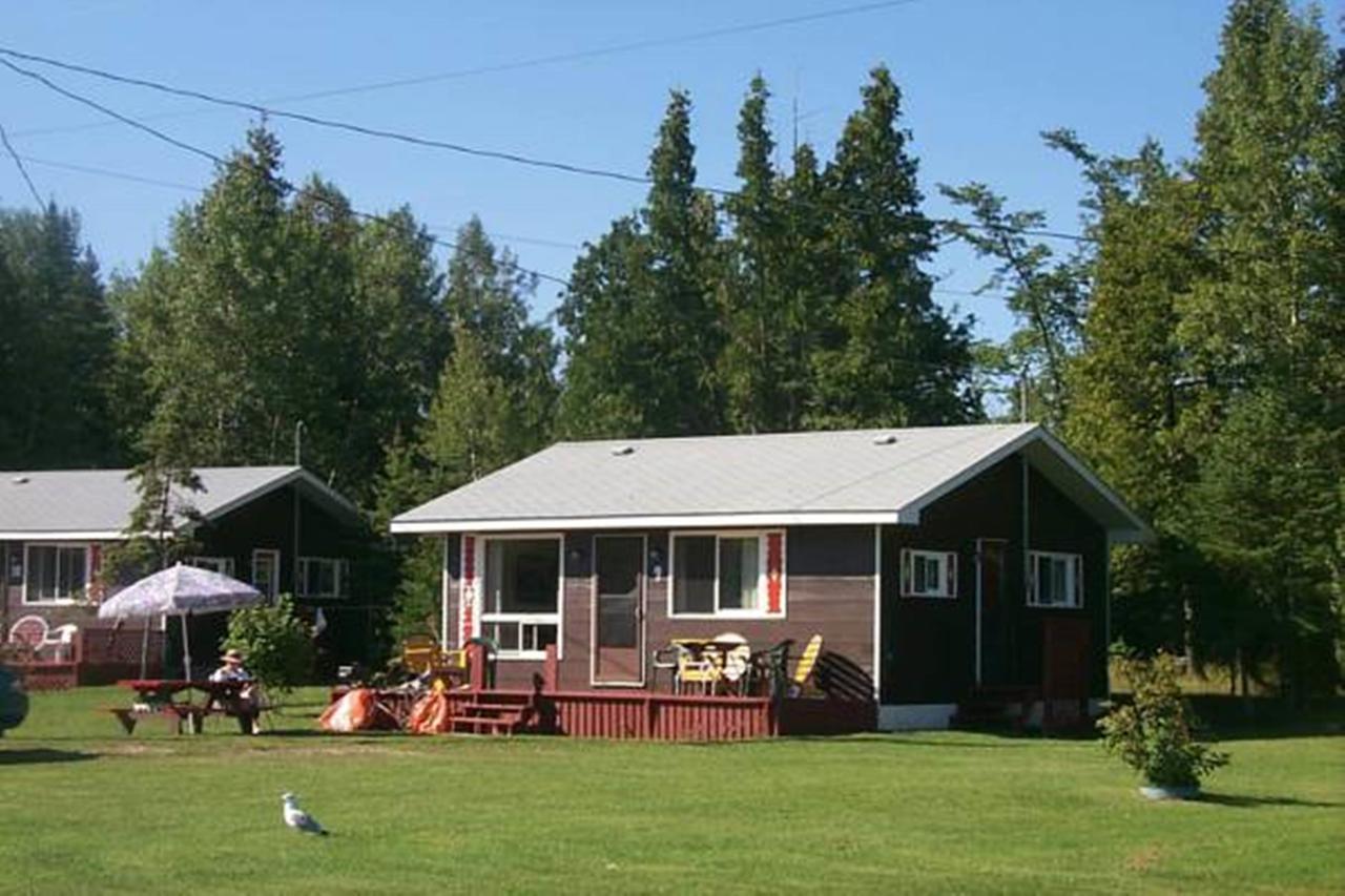 Wee Point Resort Manitowaning Room photo